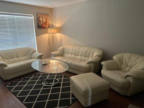 Lovely 1-Bedroom Townhome with Nice Amenities in Houston, USA