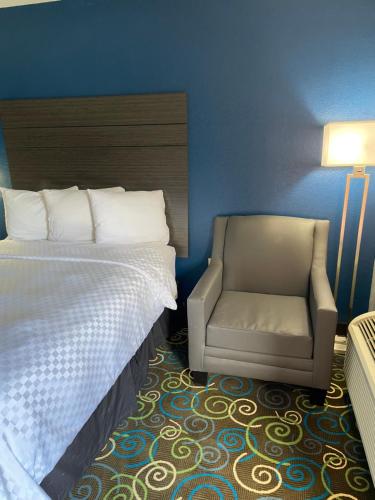 Clairmont Inn & Suites - Warren image 38