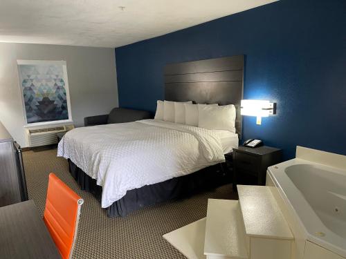 Clairmont Inn & Suites - Warren Main image