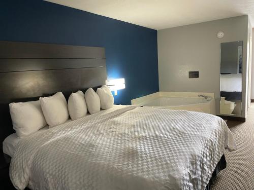 King Suite with Spa Bath