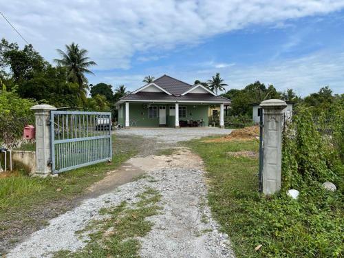 Homestay 4S in Bukit Payong