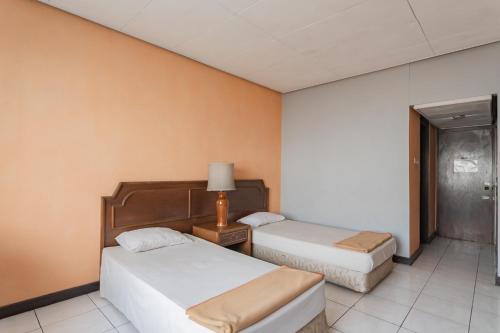 Istana Hotel Bandung Mitra RedDoorz, Bandung