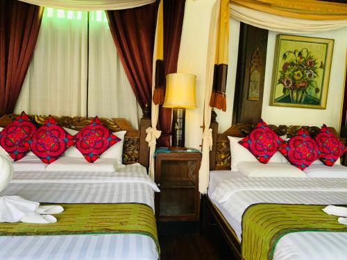 2 queen beds
