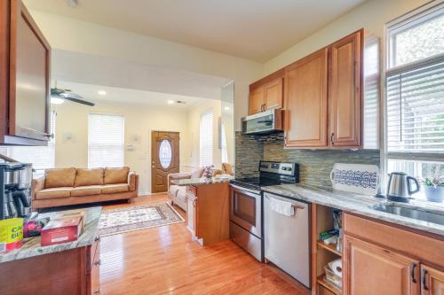 Washington DC Townhome with Home Theater! in Washington, USA