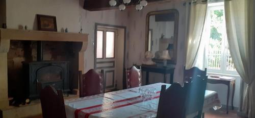 Iekārtas, propriété familiale MERLE proche PARAY LE MONIAL (propriete familiale MERLE proche PARAY LE MONIAL) in Saint-Christophe-en-Brionnais