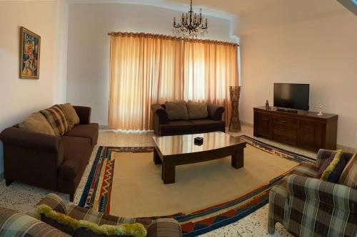 Lovely 3 Bedrooms Apartment at city center