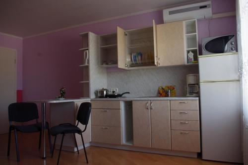 Oasis Apartments - image 2