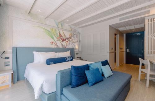 Hotel Tide Phuket Beach front - SHA Plus photo 2
