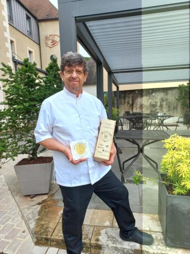 Hôtel Restaurant Famille Bourgeois La Cote des Monts Damnés - image 6