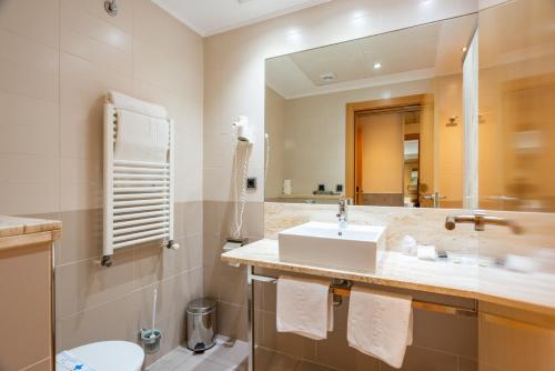 Hotel Palau de girona Room Type - Quadruple Room