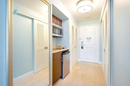 Charming 5 Star Condo Unit Situated at Ritz Carlton-Key Biscayne, Miami (foto 11)