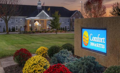 Comfort Inn&Suites and Conference Center - Hotel - Mount Pleasant