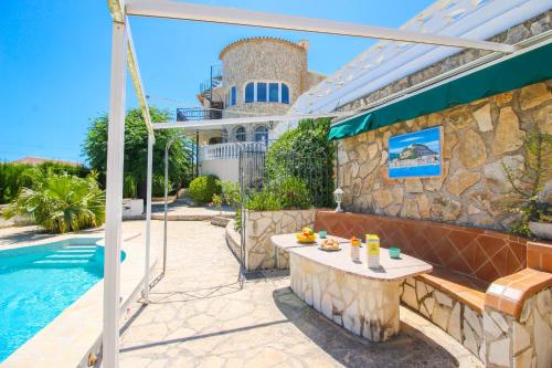 Deluxe Villa image 3