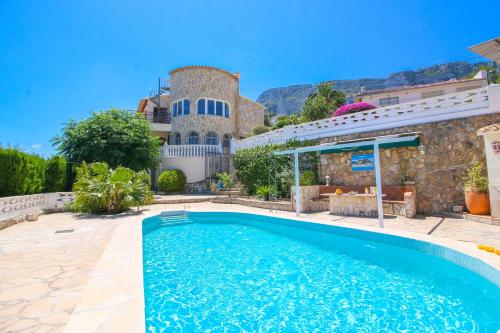 Deluxe Villa image 1
