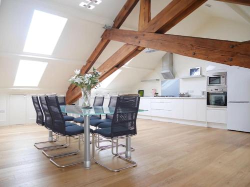 Stunning 3 Bedroom Penthouse in Ulverston Center