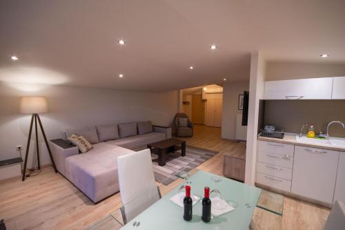 Paralimnio Suites - image 8