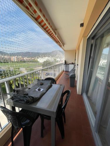 superbe appartement à 100m de la plage,wifi,clim,piscine