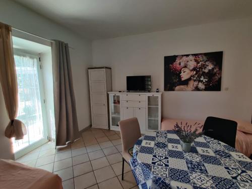  Apartments Pula with private parking Self Check In in Pula