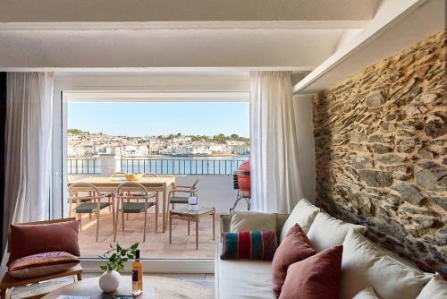 Beachfront Penthouse with Sea Views in CADAQUES - Apartment - Cadaqués