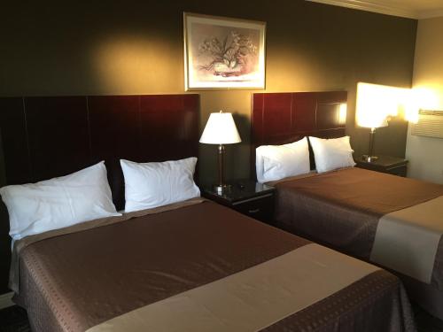 Queen Room with Two Queen Beds - Non-Smoking