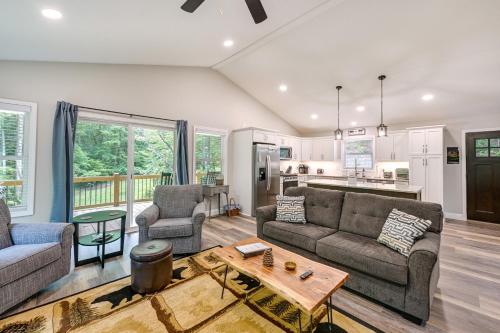 Creekside Cabin in Franklin about 8 Mi to Downtown! in Franklin, USA
