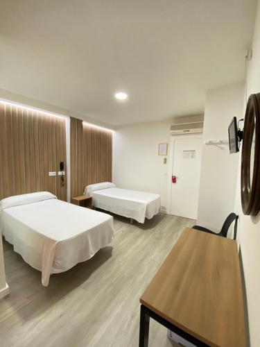2 twin beds