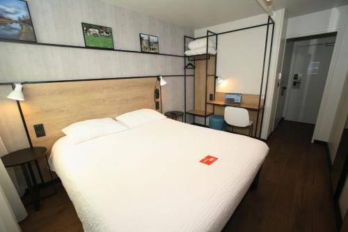1 queen bed, 2 twin beds