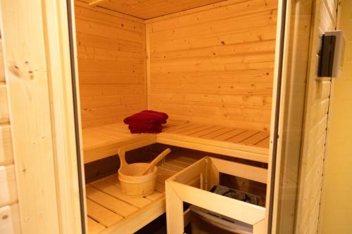 Sauna, Moderne Ferienwohnung am Thuringer Wald perfekt fur Familien, Paare & Urlaub mit Hund, mit Sauna & B in Georgenthal (Thuringia)