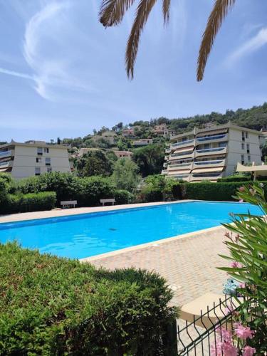 Bel appartement avec piscine - Location saisonnière - Mandelieu-la-Napoule