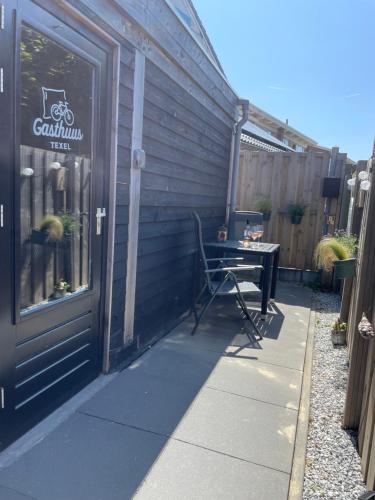 Garden, Bed & Bike Gasthuus Texel in Den Burg