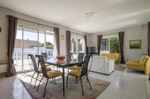 Facilities, Envie de Vivre near La Taverne du Troll a Agde