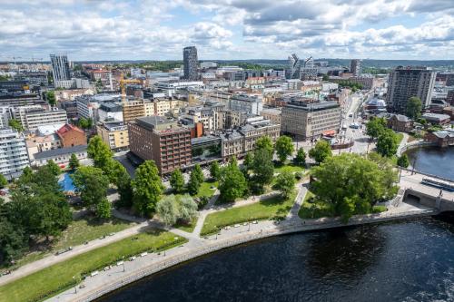 2ndhomes Tampere "Hämeenkatu" Apartment - Renovated Apt in a Historical Building