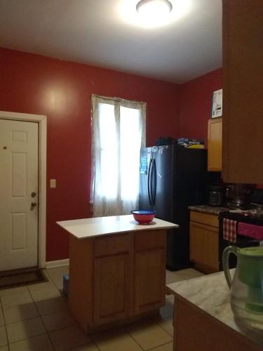 Kitchen, 5430 Happy Home in Chicago (IL)