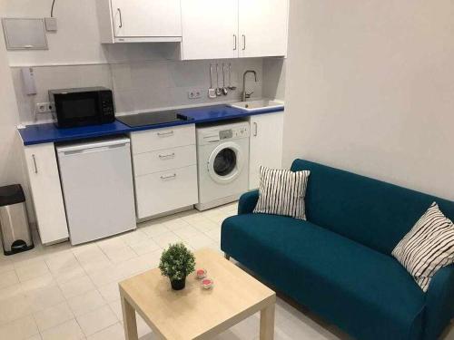 Un Genial Estudio En El Barrio Las Cortes - Madrid