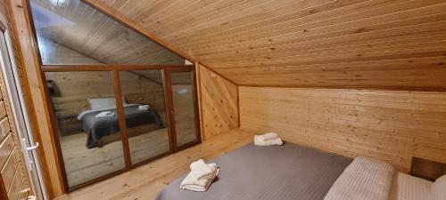 1 king bed, 1 twin bed