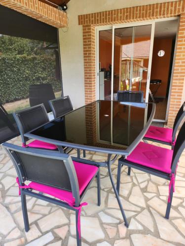 Iekārtas, Chambre chez particulier avec petit déjeuner, piscine, pool house (Chambre chez particulier avec petit dejeuner, piscine, pool house) in Saint-Pierre-de-Manneville
