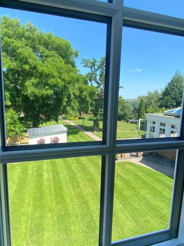 The Lodge at Crown Point, Entire Place, Private Secure Parking, EV Point, Brand new in ฮิลมอร์ตัน