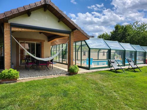 Iekārtas, Chambre chez particulier avec petit déjeuner, piscine, pool house (Chambre chez particulier avec petit dejeuner, piscine, pool house) in Saint-Pierre-de-Manneville