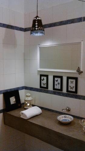 Double Room with Sea View image 7
