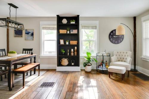 المرافق, Bell Street by the Falls in سولون