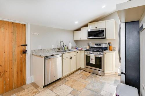 مطبخ, Bell Street by the Falls in سولون