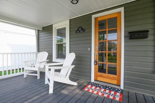 شرفة/ تراس, Bell Street by the Falls in سولون