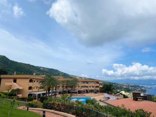 Piscina, Altafiumara Resort & Spa in Villa San Giovanni