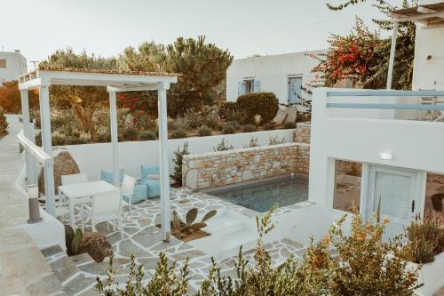 Annio studios in Plaka Beach