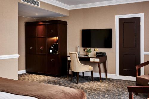 Warren House - image 11