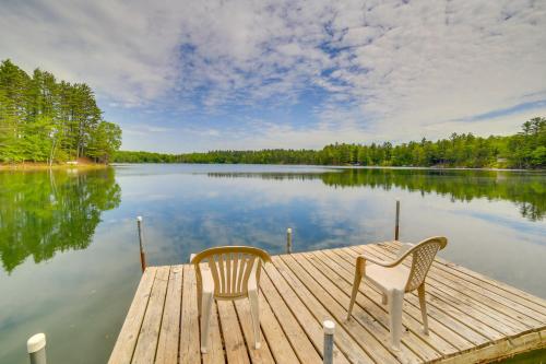 Lakefront Cabin with Dock, Grill, 8 Mi to Munising! - Wetmore