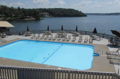 Cozy Condo on the 12-MM at the Lake of the Ozarks!