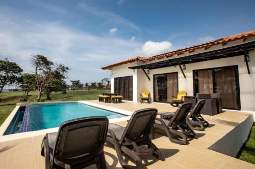 Super Private Beachfront 3BR Villa with Infinity Pool Andromeda Pedasi in Pedasi