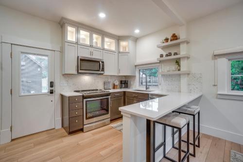 Old Town Carriage House with Private Patio in Fort Collins, USA
