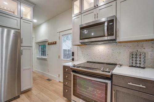 Old Town Carriage House with Private Patio in Fort Collins, USA
